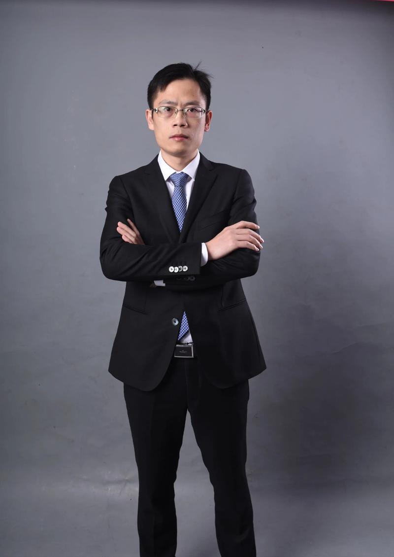王昌群视觉与舞美负责人