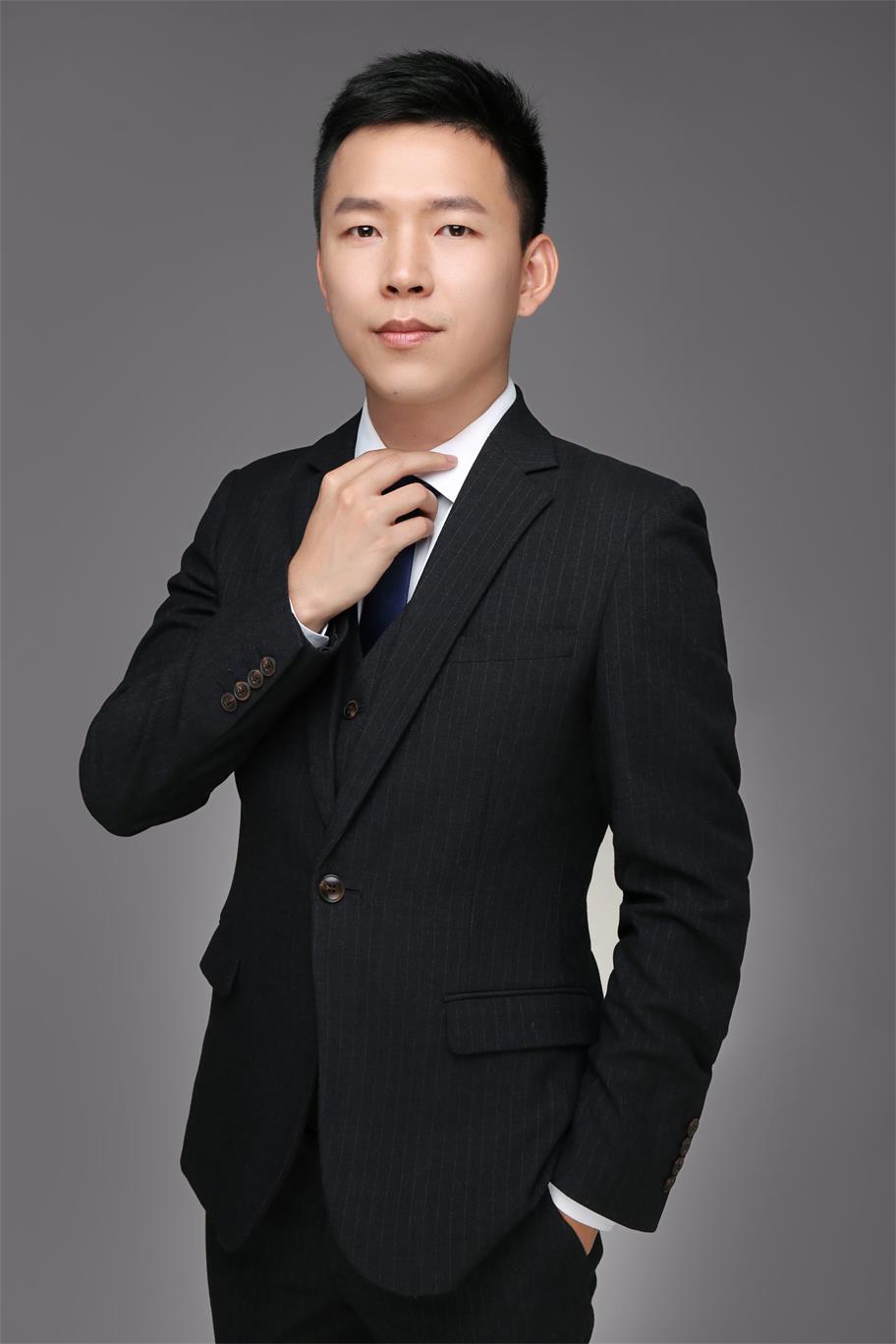 黄启仲执行创意总监